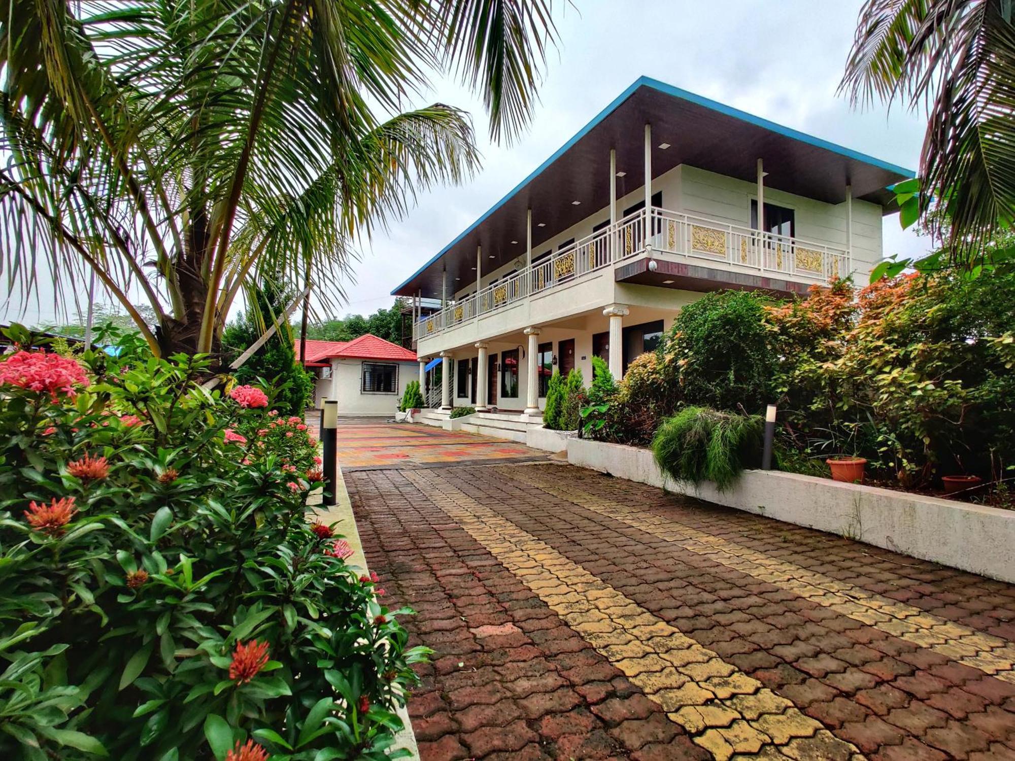 The Village Resorts 卡尔贾特 外观 照片