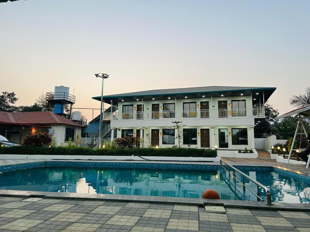 The Village Resorts 卡尔贾特 外观 照片