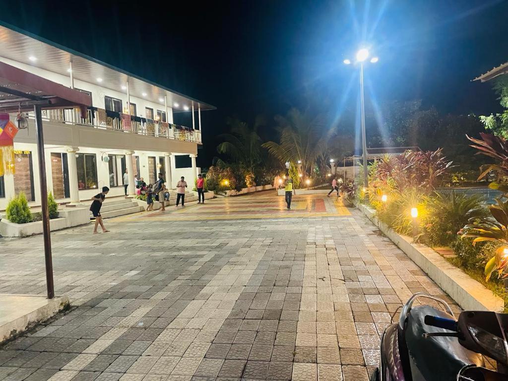 The Village Resorts 卡尔贾特 外观 照片